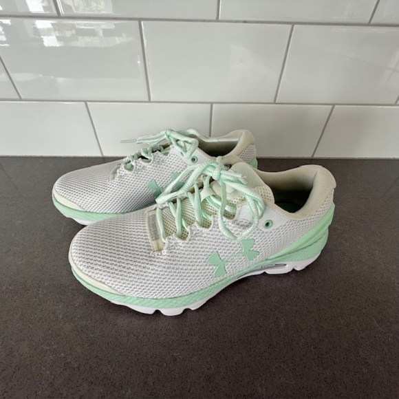 NWOT Under Armour Women's Charged Gemini 7 Running Shoes White/Green 3023277 106 - Picture 1 of 9